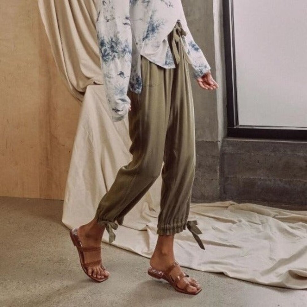 STORE CLOSING FRI JAN 23 Lulus Sebastian olive green jogger pants size S